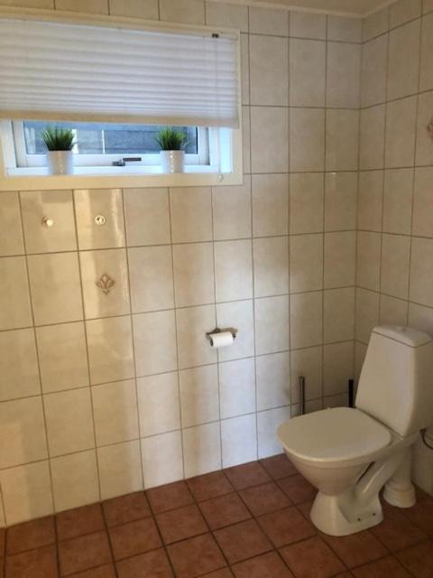 Koselig Nyoppusset 3 Roms Leilighet Med Egen Parkeringsplass I Rolige Omgivelse Naer Sjoen, 2 Mil Nord For Bergen Sentrum. מראה חיצוני תמונה