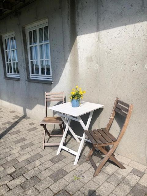 Koselig Nyoppusset 3 Roms Leilighet Med Egen Parkeringsplass I Rolige Omgivelse Naer Sjoen, 2 Mil Nord For Bergen Sentrum. מראה חיצוני תמונה